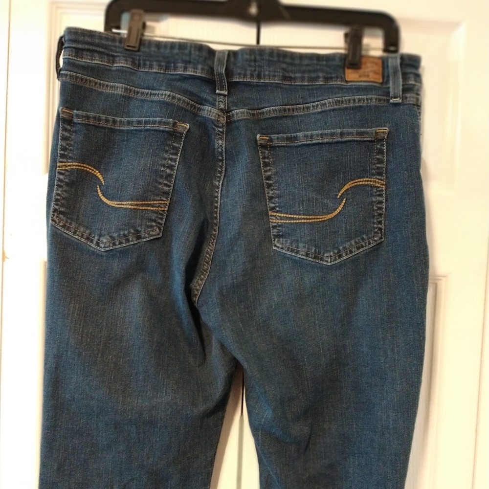Levi's Mid Rise Straight Jeans